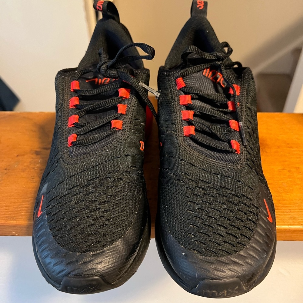 Boys size 7 Airmax 270s in red and black